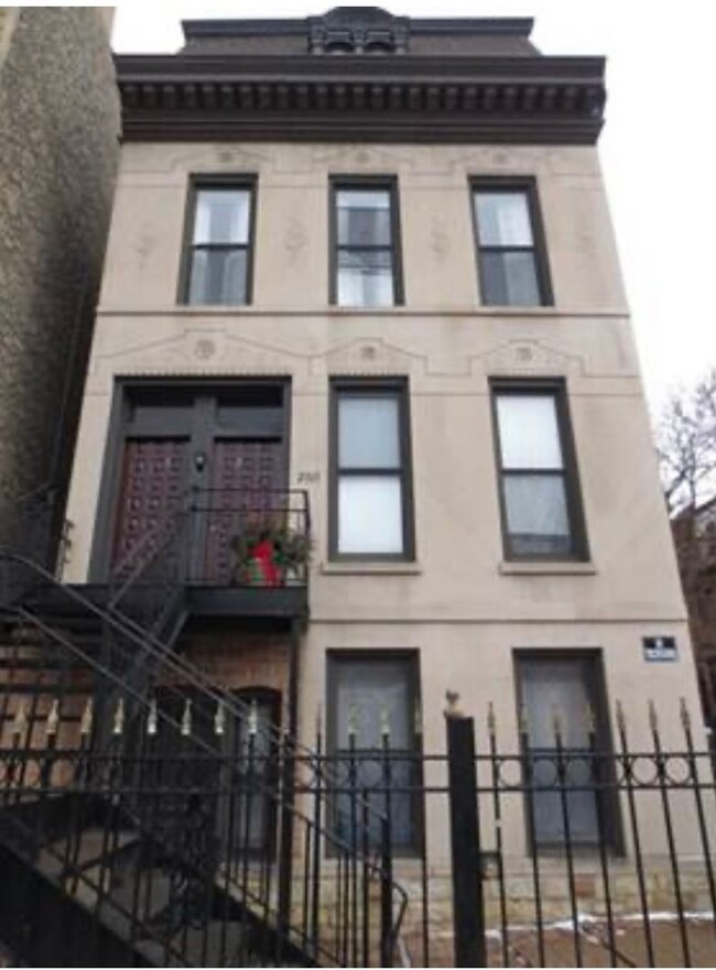 property at 2315 N Halsted St