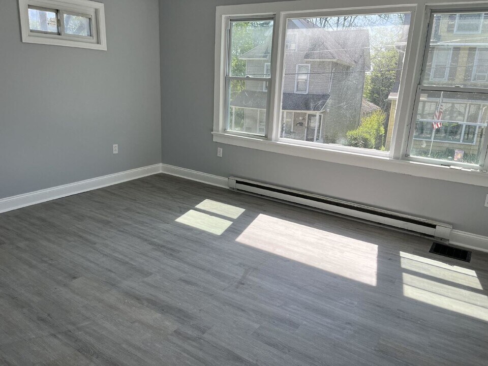 412 N 8th St in Stroudsburg, PA - Building Photo