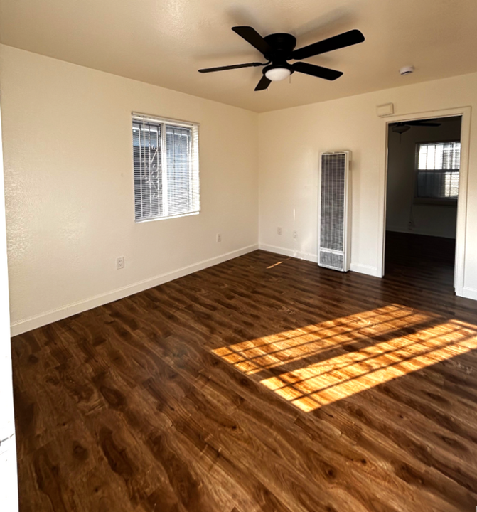 4420-4422 Stanford Ave in Los Angeles, CA - Building Photo