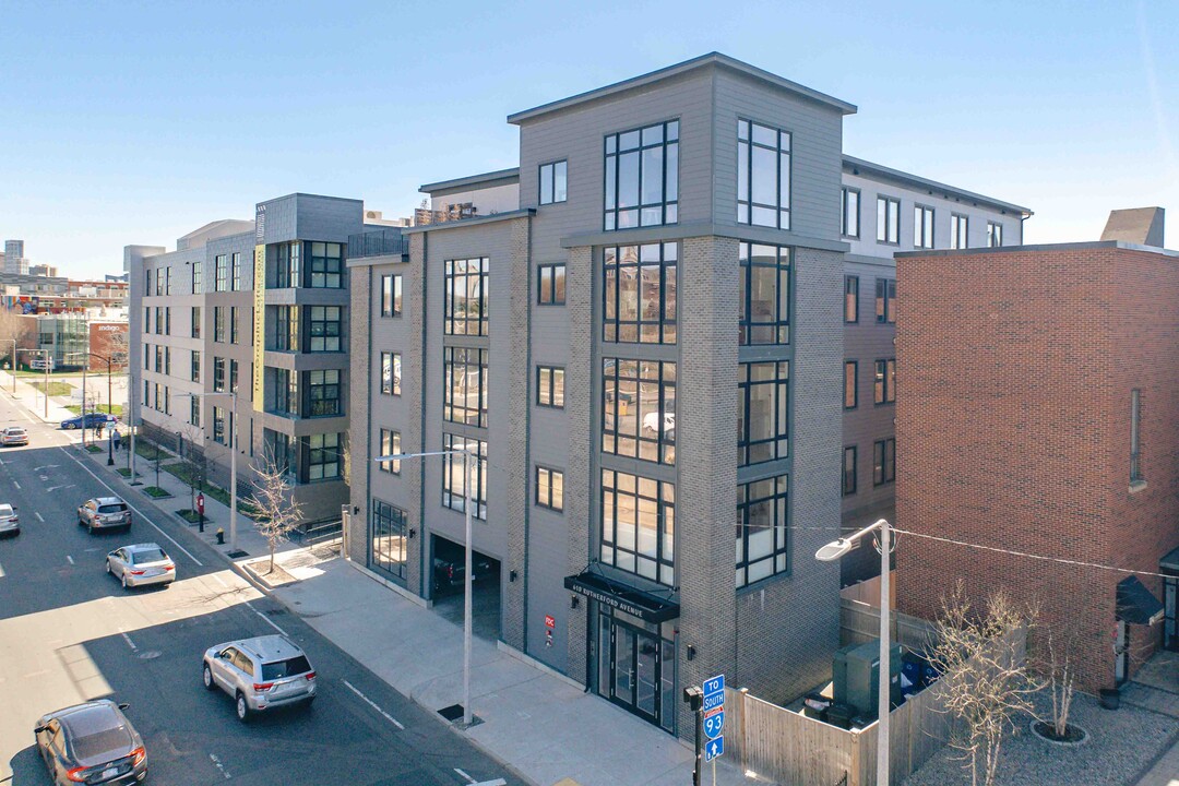 610 Rutherford Ave in Boston, MA - Foto de edificio