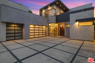 5365 Vanalden Ave in Los Angeles, CA - Building Photo - Building Photo