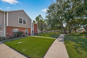 16826 Holly Trail Dr in Houston, TX - Building Photo - Building Photo