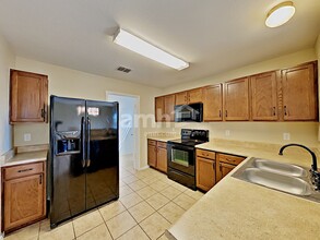 9210 Pacific Maple in San Antonio, TX - Building Photo - Building Photo