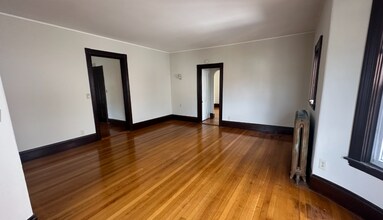 72 Thurston St, Unit 2A in Somerville, MA - Building Photo - Building Photo