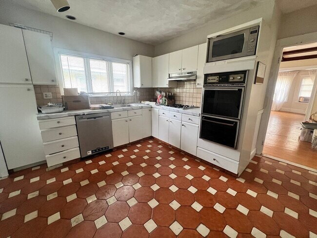 421 Concord Ave, Unit #2 in Cambridge, MA - Foto de edificio - Building Photo