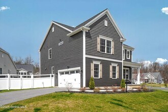23 Village Circle N in Round Lake, NY - Building Photo - Building Photo