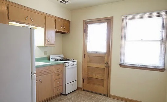 3281 N Oakland Ave, Unit 1 bedroom in Milwaukee, WI - Building Photo