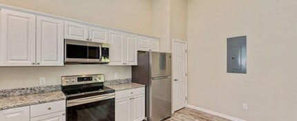 384 E Henry St in Punta Gorda, FL - Building Photo - Building Photo