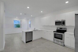 12845 NW 24th Ave in Miami, FL - Building Photo - Building Photo