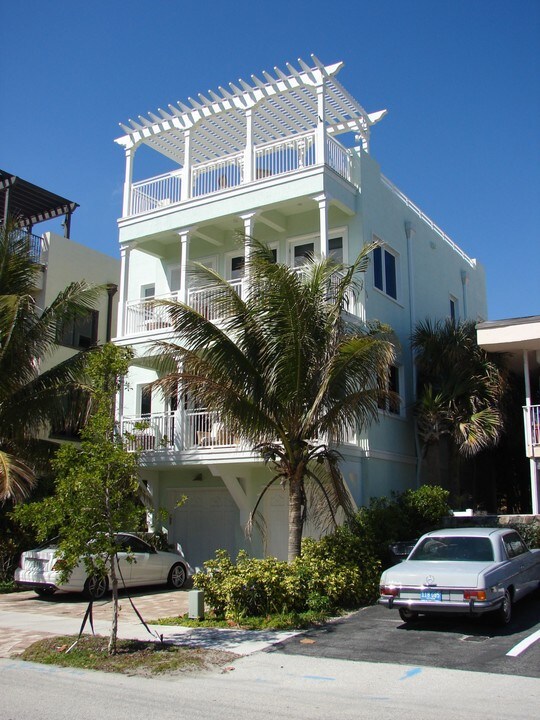 327 Franklin St in Hollywood, FL - Building Photo