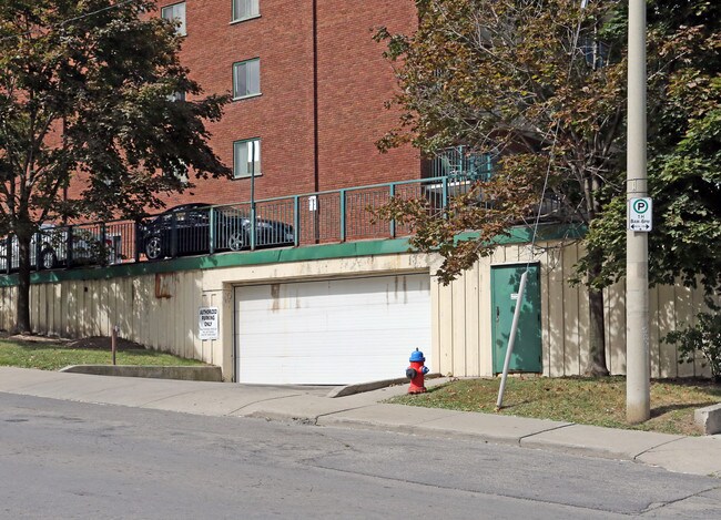 The Clifton in Hamilton, ON - Building Photo - Building Photo