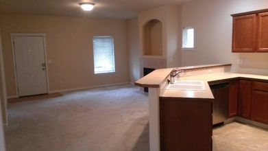5147 Balustrade Blvd SE in Lacey, WA - Foto de edificio - Building Photo