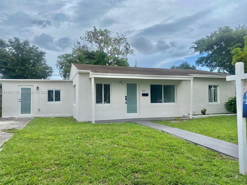 1375 NW 84th Terrace in Miami, FL - Building Photo