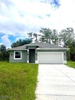 1032 N Hilton Cir in La Belle, FL - Building Photo