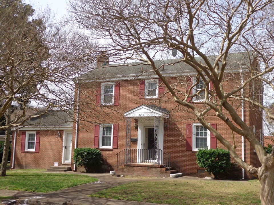 7215 Midfield St in Norfolk, VA - Foto de edificio