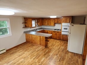 601 Zimmer Ave, Unit Apt A in Endicott, NY - Foto de edificio - Building Photo