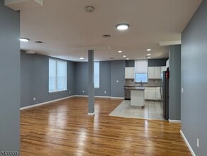 610 Devon St in Kearny, NJ - Building Photo - Building Photo