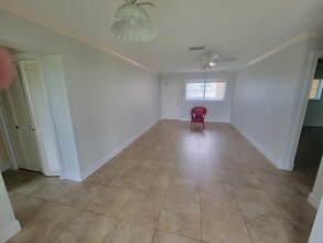 941 Crystal Lake Dr in Pompano Beach, FL - Building Photo - Building Photo