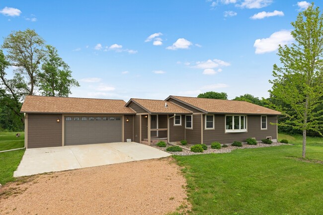 7650 Halstead Dr in Mound, MN - Building Photo - Building Photo