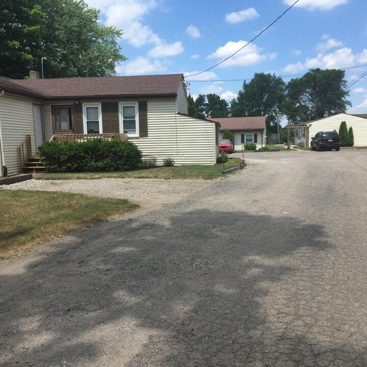 3464 W Shiawassee Ave, Unit #7 in Fenton, MI - Foto de edificio