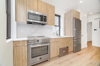 138 E 38th St in New York, NY - Foto de edificio - Building Photo
