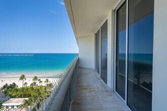 9595 Collins Ave in Bal Harbour, FL - Foto de edificio - Building Photo