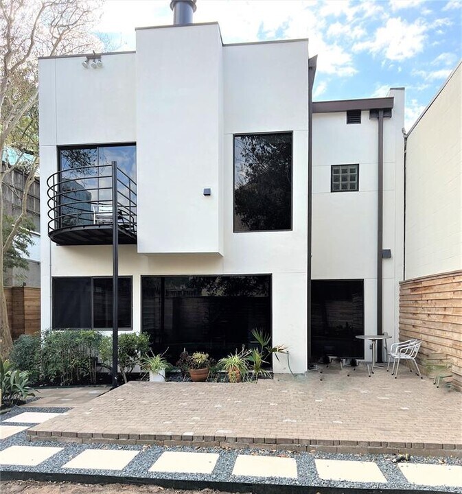 516 S Post Oak Ln in Houston, TX - Building Photo