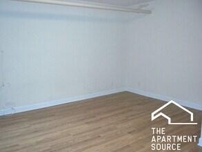 2455 N Spaulding Ave, Unit G in Chicago, IL - Building Photo - Building Photo