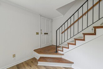 98 La Rue Pl NW in Atlanta, GA - Building Photo - Building Photo