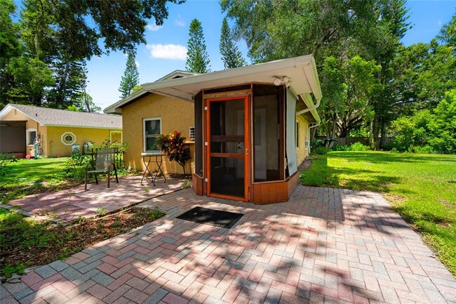 5709 Lake Le Clare Rd in Lutz, FL - Building Photo - Building Photo