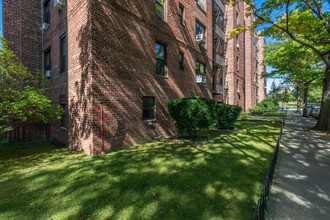 10 E 43rd St in Brooklyn, NY - Building Photo - Building Photo