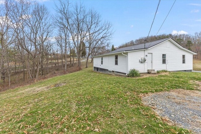 1101 Old Jonesboro Rd in Bristol, TN - Building Photo - Building Photo