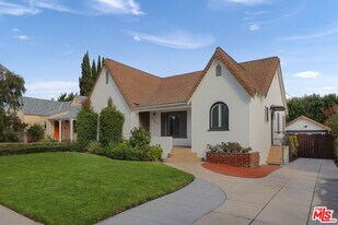 2340 Camden Ave in Los Angeles, CA - Building Photo