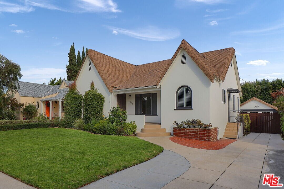 2340 Camden Ave in Los Angeles, CA - Building Photo