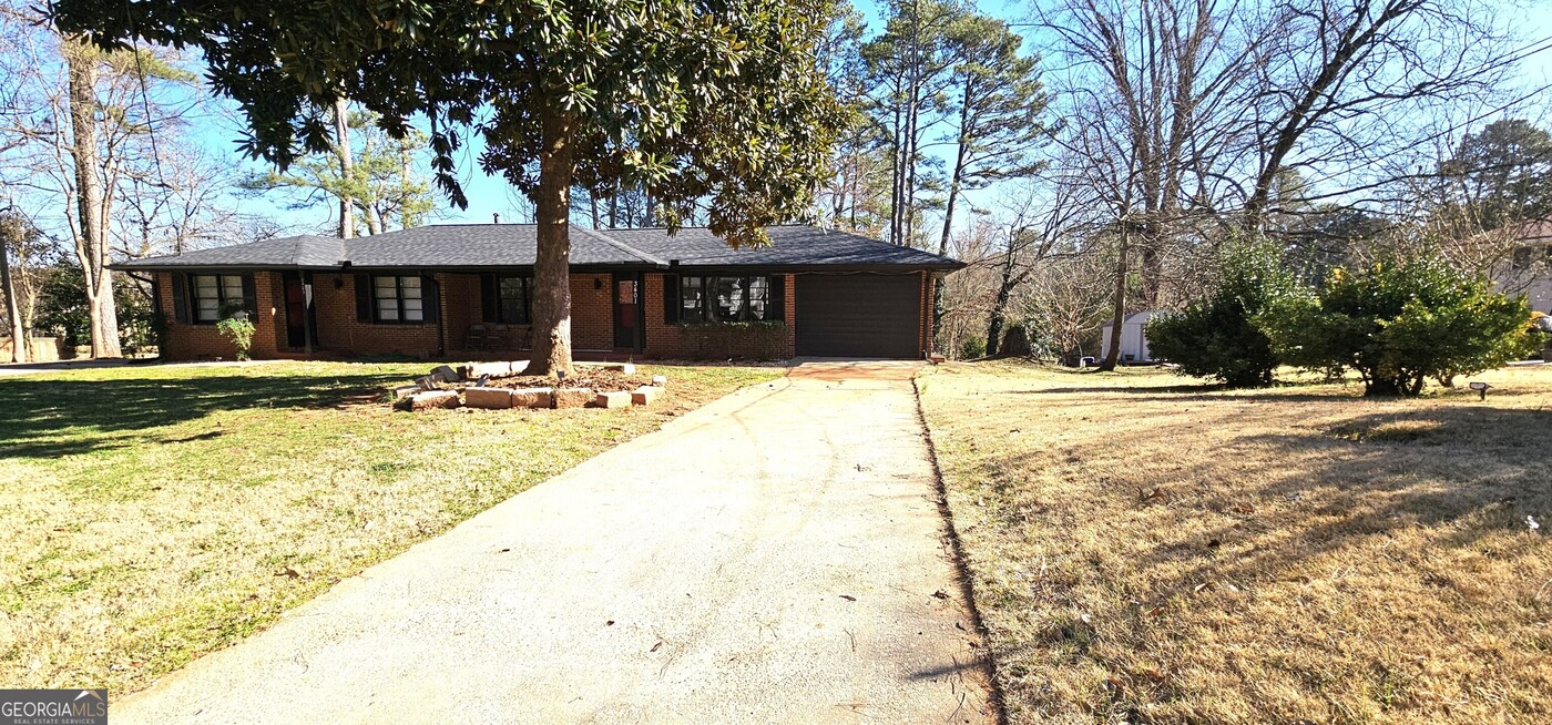 3401 Rockbridge Rd SW in Avondale Estates, GA - Building Photo