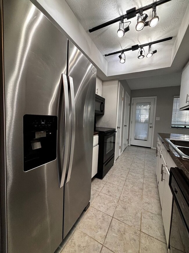 3538 Spanish Villa Dr in Dayton, OH - Building Photo - Building Photo