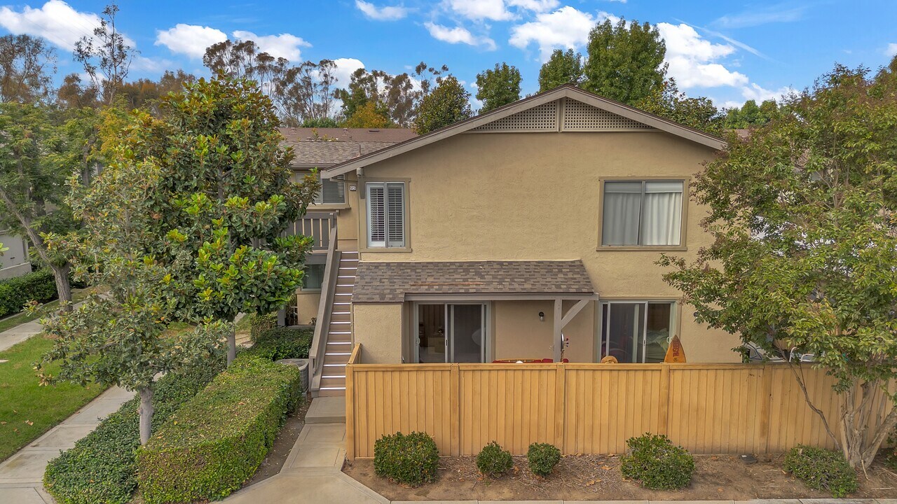 95 Rockwood in Irvine, CA - Building Photo