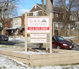 220 E Lane in Columbus, OH - Foto de edificio - Building Photo