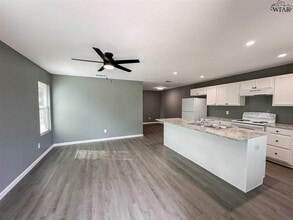 223 Loch Lomond Dr in Wichita Falls, TX - Building Photo - Building Photo