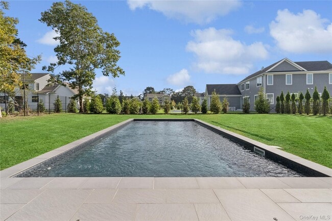 4 Margareta Ct in Westhampton Beach, NY - Building Photo - Building Photo