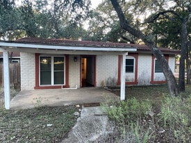 98 Woodcreek Dr in Wimberley, TX - Building Photo