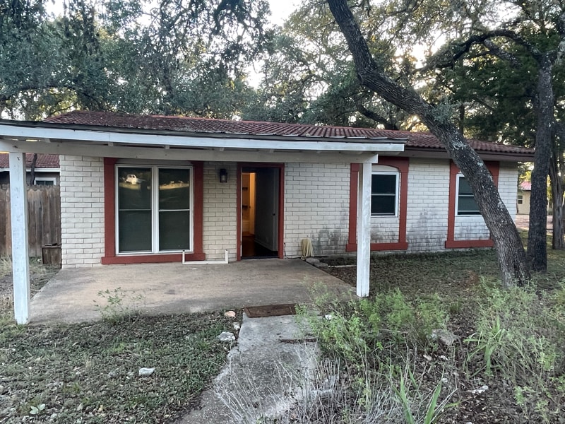 98 Woodcreek Dr in Wimberley, TX - Building Photo