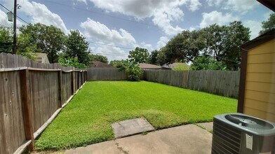6358 Crestside Dr in Pasadena, TX - Building Photo - Building Photo
