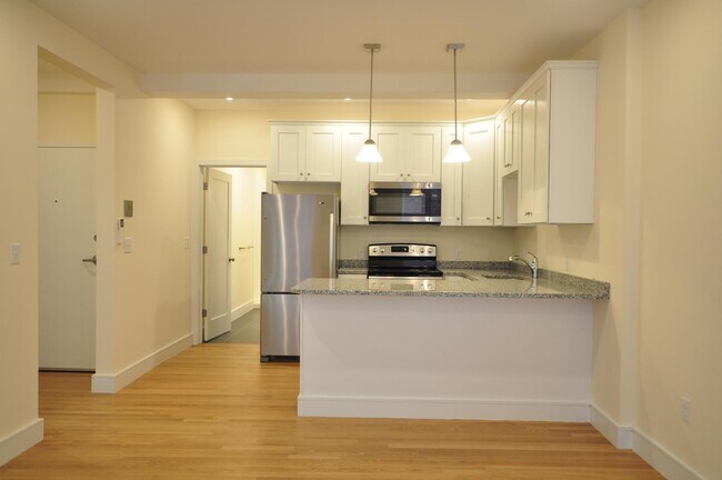 875 Beacon St, Unit 1 in Boston, MA - Building Photo - Building Photo