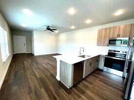 1127 Eloise Dr in Crowley, TX - Building Photo