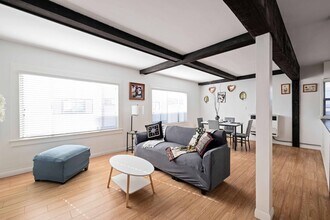 1634 Bayview Dr, Unit B in Hermosa Beach, CA - Building Photo - Building Photo