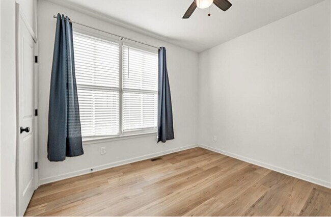 720 Perch Pl in Atlanta, GA - Foto de edificio - Building Photo