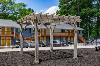 Gardens at Park West in Forest Park, GA - Foto de edificio - Building Photo