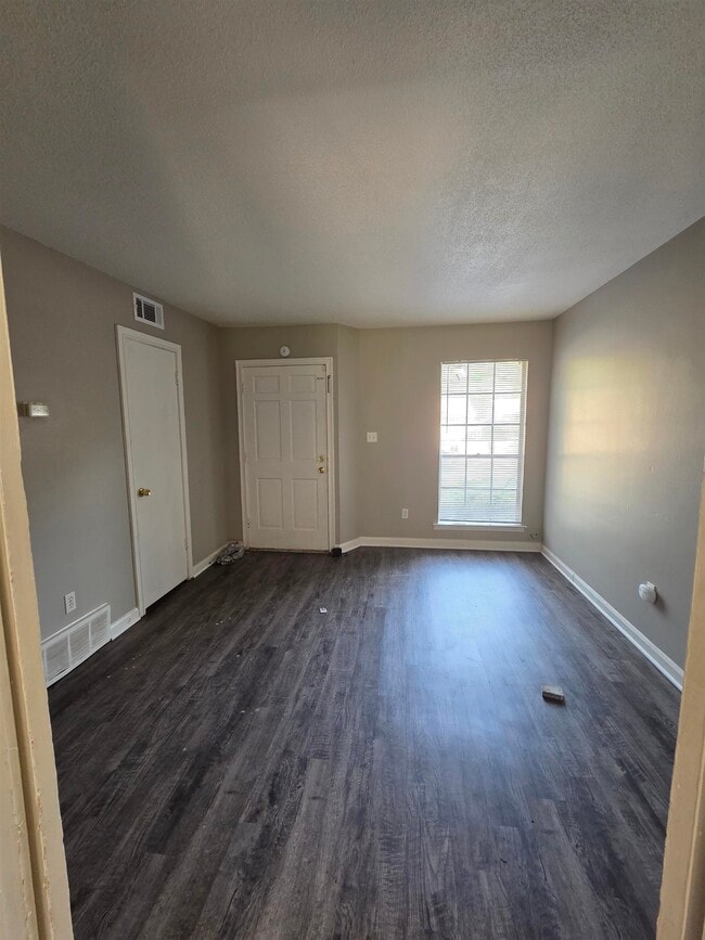 3289 Valley Stream Cove in Memphis, TN - Building Photo - Building Photo