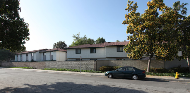 Los Alisos North Apartments in Norwalk, CA - Building Photo - Building Photo